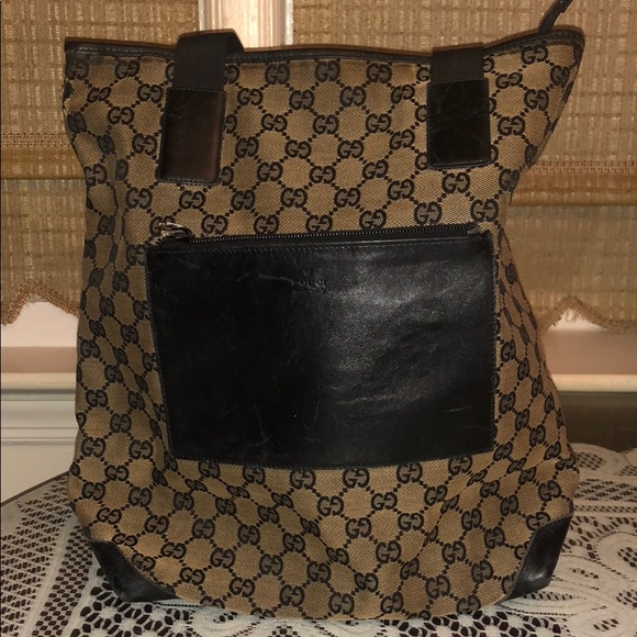 Gucci Handbags - Gucci Logo shopping bag
